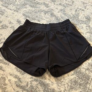 Women's Lululemon Hotty Hot Low-Rise Lined Short 4" - Black, size 6